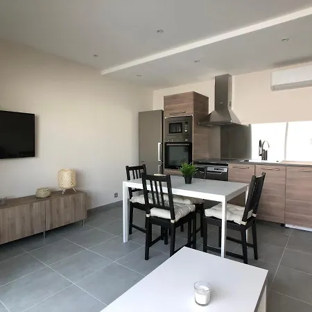 Apartmán 2 Pieces Tout Equipe Balcon Et Parking Proche Centre 5