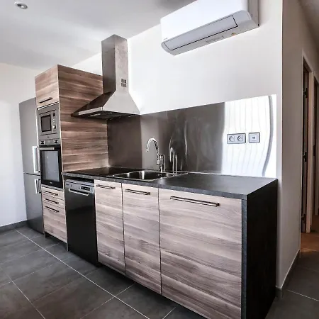 Apartmán 2 Pieces Tout Equipe Balcon Et Parking Proche Centre 5