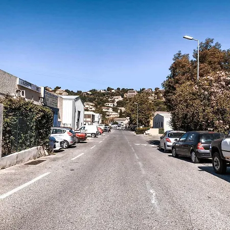 2 Pieces Tout Equipe Balcon Et Parking Proche Centre 5 Apartmán Le Lavandou